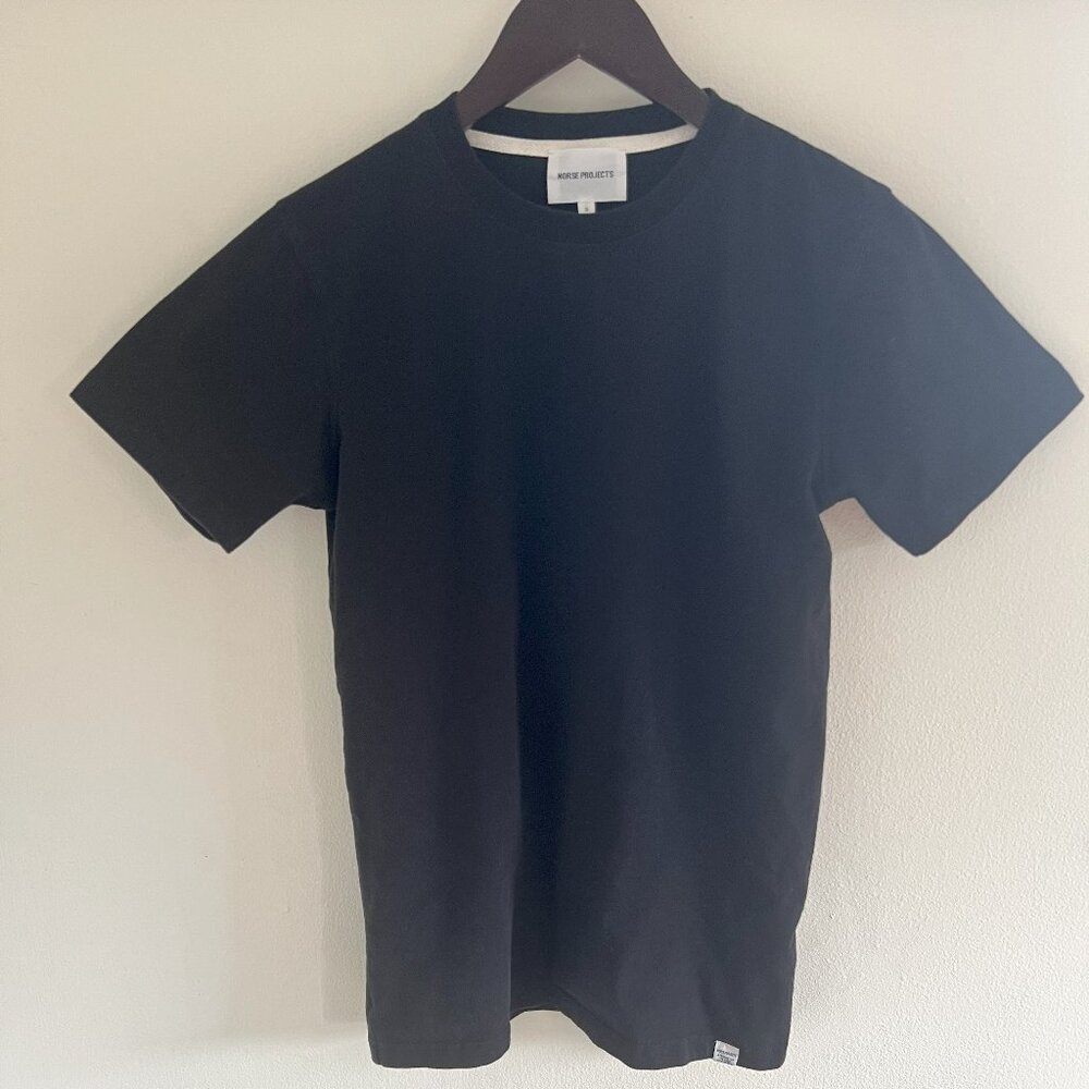Norse Projects Niels Standard Tee in Navy Small